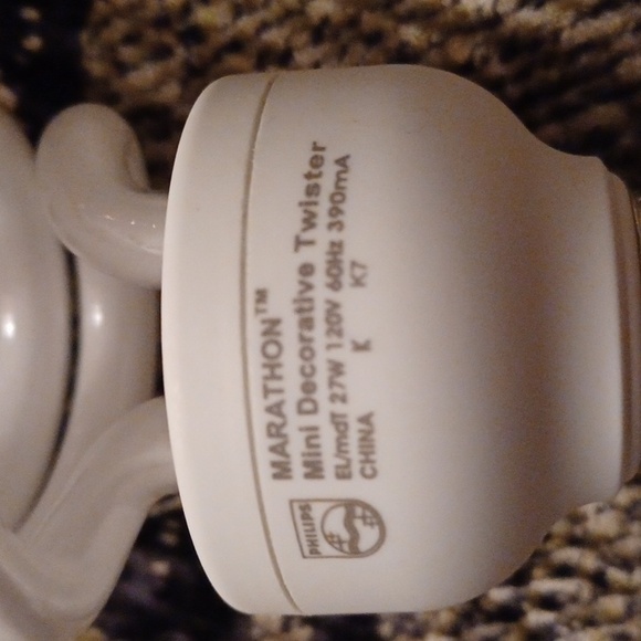 $4 Add-on New Philips Marathon Bulb (27 w = 100 w) - Picture 2 of 7